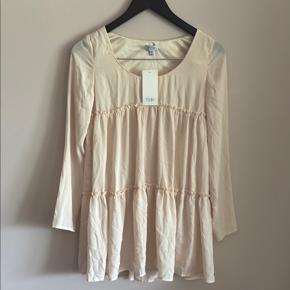 Tobi Tops - Tobi Cream Tiered Blouse with Long Sleevesq